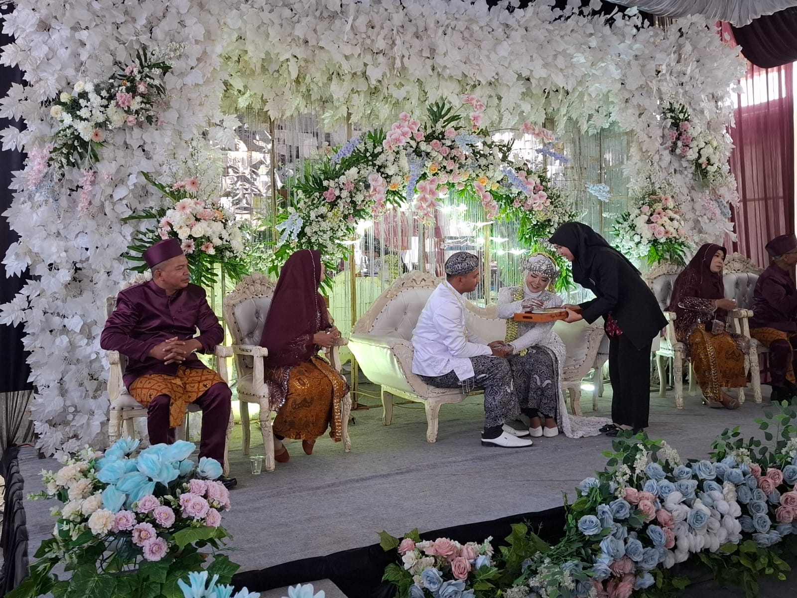 Di Bawah Naungan Al Jabbar, Kisah Cinta Fatur dan Syifa Bersemi dalam Harmoni Keluarga Besar PKBM Al Zaytun