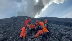 Erupsi Gunung Marapi: Abu Vulkanik Menyembur Hingga 1.200 Meter, Status Waspada Ditetapkan