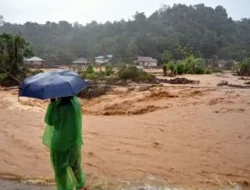 Jalan Putus di Batu Busuak, Ratusan Keluarga Terisolasi; Warga Kritik Lambatnya Penanganan