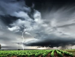 SIAGA SATU! BMKG Peringatkan 11 Wilayah Dihantam ‘Badai Monster’ Desember 2025!