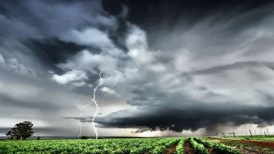 SIAGA SATU! BMKG Peringatkan 11 Wilayah Dihantam ‘Badai Monster’ Desember 2025!