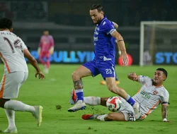 Comeback Dramatis di GBLA: Persib Bandung Hajar Borneo FC 3-1, Papan Atas Semakin Panas