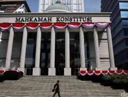 Nestapa Independensi di “Meja Suci” Konstitusi