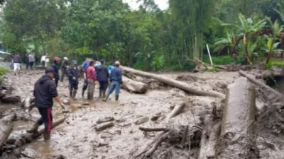 Hujan Deras Picu Longsor dan Banjir di Puncak Bogor, 12 Keluarga Terdampak