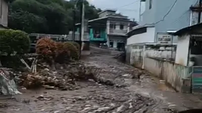 Hujan Deras Picu Banjir di Majalaya, Tanggul Jebol Rendam Permukiman Warga