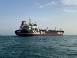 Kapal Tanker Mulai Melintasi Selat Hormuz, Harga Minyak Dunia Anjlok 3 Persen