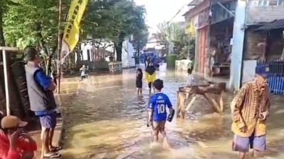 Banjir Rendam Rancamanyar, Akses ke Baleendah terputus , Air Capai Di Atas Lutut Orang Dewasa