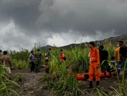 Senin Pagi Gunung Dukono Masih Erupsi dan Mengeluarkan Abu