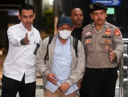 KPK Tahan Bupati Lombok Barat dalam Kasus Dugaan Suap Proyek Air Bersih, Terima Alphard hingga Sapi Kurban