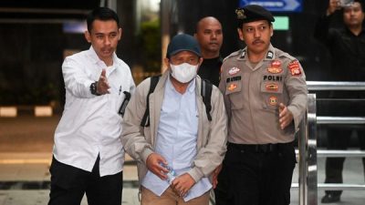 KPK Tahan Bupati Lombok Barat dalam Kasus Dugaan Suap Proyek Air Bersih, Terima Alphard hingga Sapi Kurban